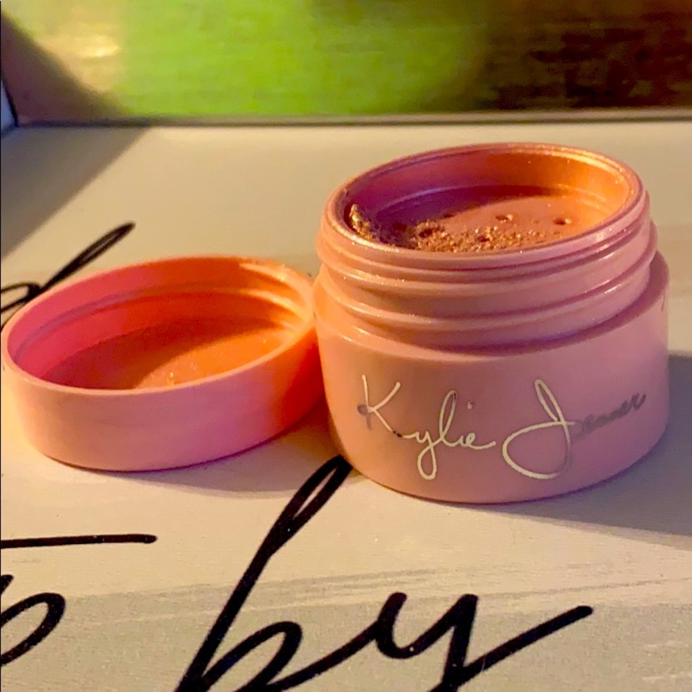 Kylie Cosmetics QUEEN Loose Highlighter Powder